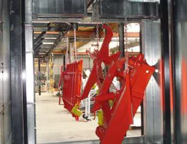 Particolari di pezzi verniciati ed essiccati