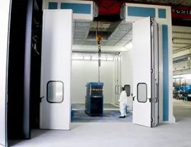 Cabina forno pressurizzata con sistema filtrante ad umido e aperture superiore per inserimento pezzi con carroponte