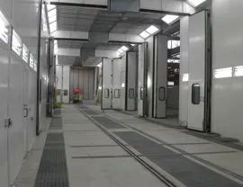 Cabina pressurizzata di verniciatura-essiccazione a quattro stadi (10+10+10+10 mt) per una lunghezza totale di 40 mt. Aperture frontali e laterali
