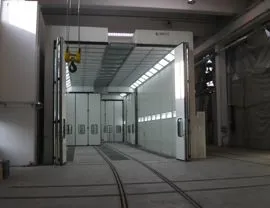 Cabina forno pressurizzata a quattro stadi indipendenti con binari per scorrimento carrelli portapezzi ed apertura superiore totale per inserimento pezzi anche con carroponte