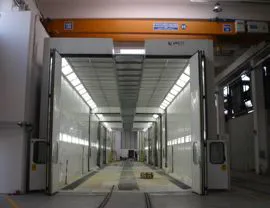 Cabina forno pressurizzata a quattro stadi indipendenti con binari per scorrimento carrelli portapezzi ed apertura superiore totale per inserimento pezzi anche con carroponte