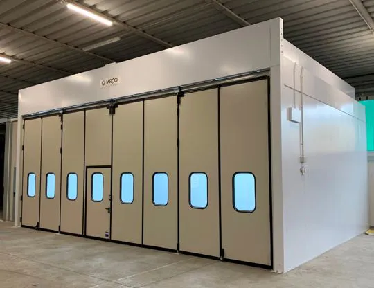 Pressurized oven booth with total front opening