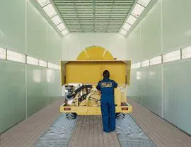 Cabina forno pressurizzata di verniciatura-essiccazione per macchinari agricoli