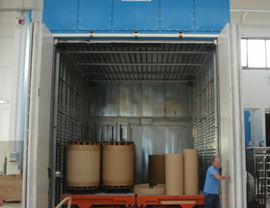 Piec statyczny T 200°C z obustronną komorą rozprowadzającą gorące powietrze, generatory umieszczone powyżej z ogrzewaniem olejem diatermicznym i odzyskiem ciepła