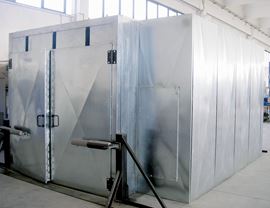 Static oven (T 200 ° C) with automatic movement of the entry and exit doors of the pieces