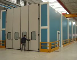 Cabina di lavaggio dimensioni 25x7mt con quattro gruppi di aspirazione fumane in acciaio inossidabile AISI 304 e sistema di reimmissione aria aspirata