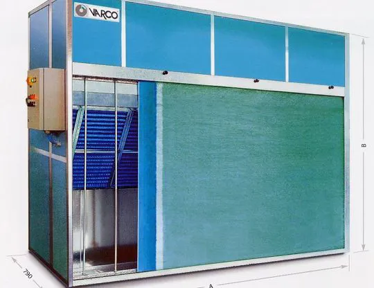 PARETE ASPIRANTE con triplo strato filtrante a secco a grammatura progressiva e ventilatori installati in apposita sezione insonorizzata