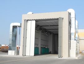 Grande capannone adibito a verniciatura di grosse attrezzature per il settore petrolifero con n. 4 plenum di immissione aria calda e n. 4 pareti aspiranti con filtrazione a secco 