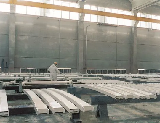 Capannone adibito alla verniciatura di grosse strutture metalliche