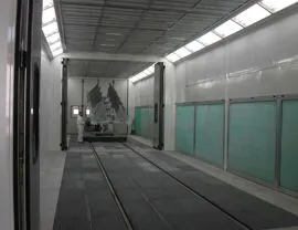 Pareti aspiranti a secco installate in cabina pressurizzata per la verniciatura di aratri