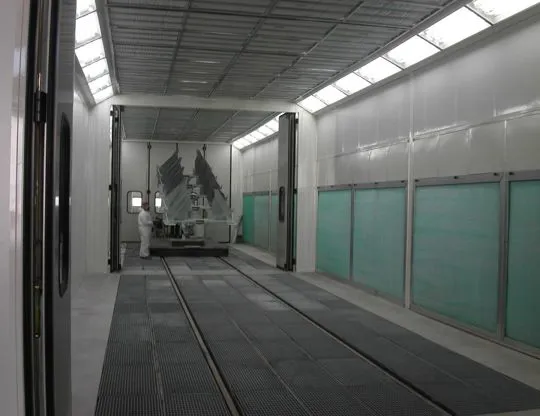 Pareti aspiranti a secco installate in cabina pressurizzata per la verniciatura di aratri