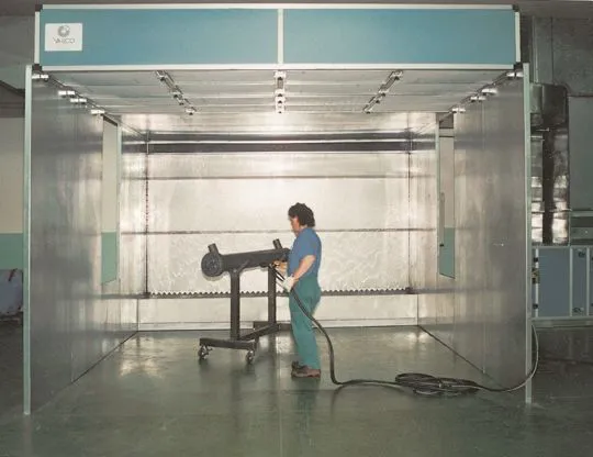 Cabina a velo d'acqua con vasca sopra terra