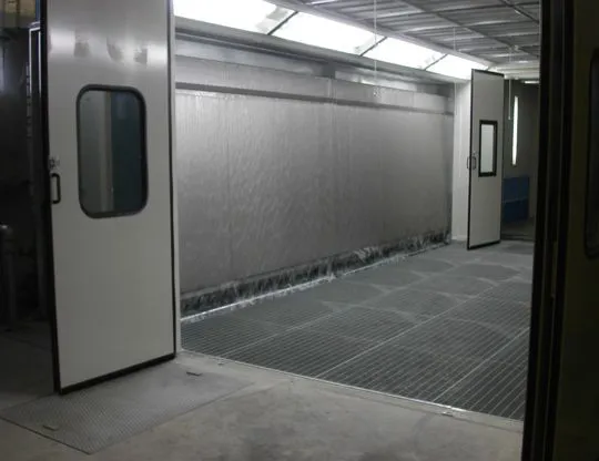 Cabina a velo d'acqua con vasca interrata, installata in cabina pressurizzata