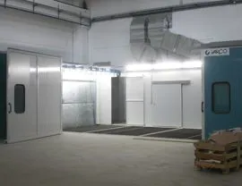 Cabina a velo d'acqua e piano grigliato installate in cabina a cielo aperto