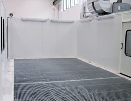 Grid floor with wet filtering system  and perimeter panels with sliding doors and upper lighting