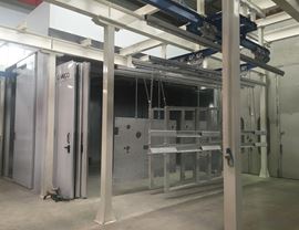 Static drying oven with front and side entry of the hangers