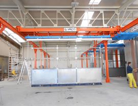 Overhead transfer for handling 8,000 mm long hangers