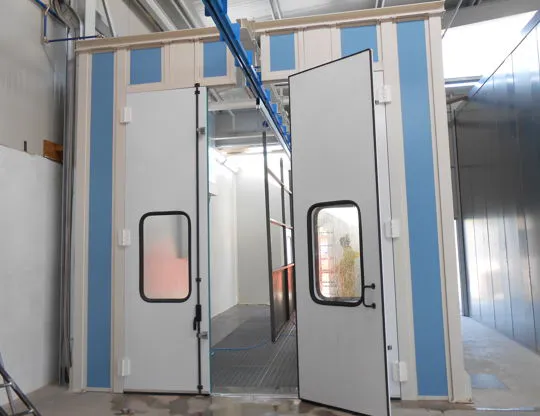 Cabina di lavaggio manuale pezzi con ingresso bilancella su binario