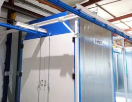 Impianto polveri manuale con bilancelle a ganci girevoli: cabina di verniciatura polveri manuale e forno statico di polimerizzazione