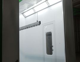 Vertical air flow powder spray booth