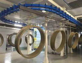 Vista interna della grande camera di appassimento tra la verniciatura e l'essiccazione