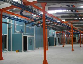 Doppia linea di accumulo bilancelle per il carico e lo scarico dei pezzi con vista delle cabine pressurizzate in linea